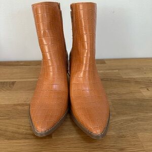 Free peoples vegan leather bootie with zipper. Size 9.5